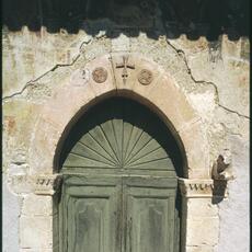 Norcia fraz. Capo del Colle chiesa S.Antonio portale