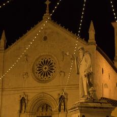 Falò Faoni Norcia festa ginestra piazza san benedetto