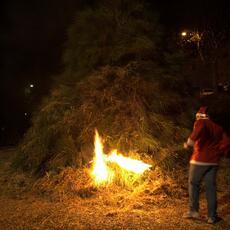 Falò Faoni Norcia festa ginestra  fuoco accensione