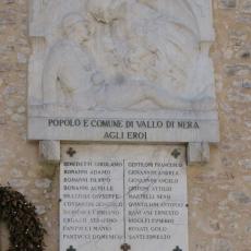 Monumento_ai_caduti_del_Comune_di_Vallo_di_Nera_a_Piedipaterno