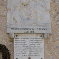 Monumento_ai_caduti_del_Comune_di_Vallo_di_Nera_a_Piedipaterno
