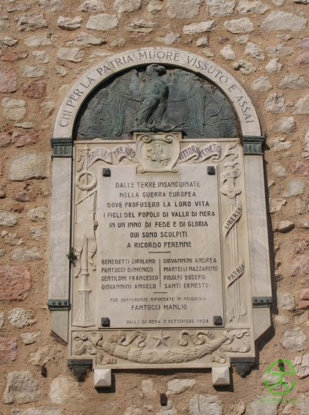 Monumento_ai_caduti_della_prima_guerra_mondiale_nel_paese_di_Vallo_di_Nera