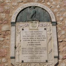 Monumento_ai_caduti_della_prima_guerra_mondiale_nel_paese_di_Vallo_di_Nera