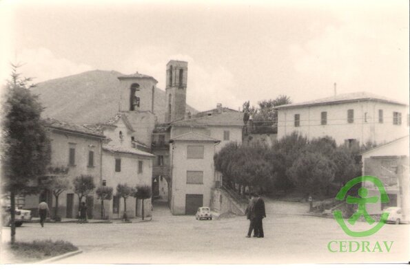 23) piazza pontano