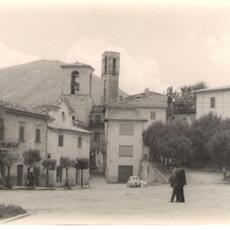 23) piazza pontano