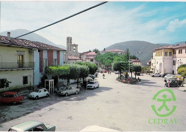 24)piazza pontano