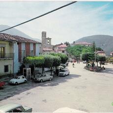 24)piazza pontano